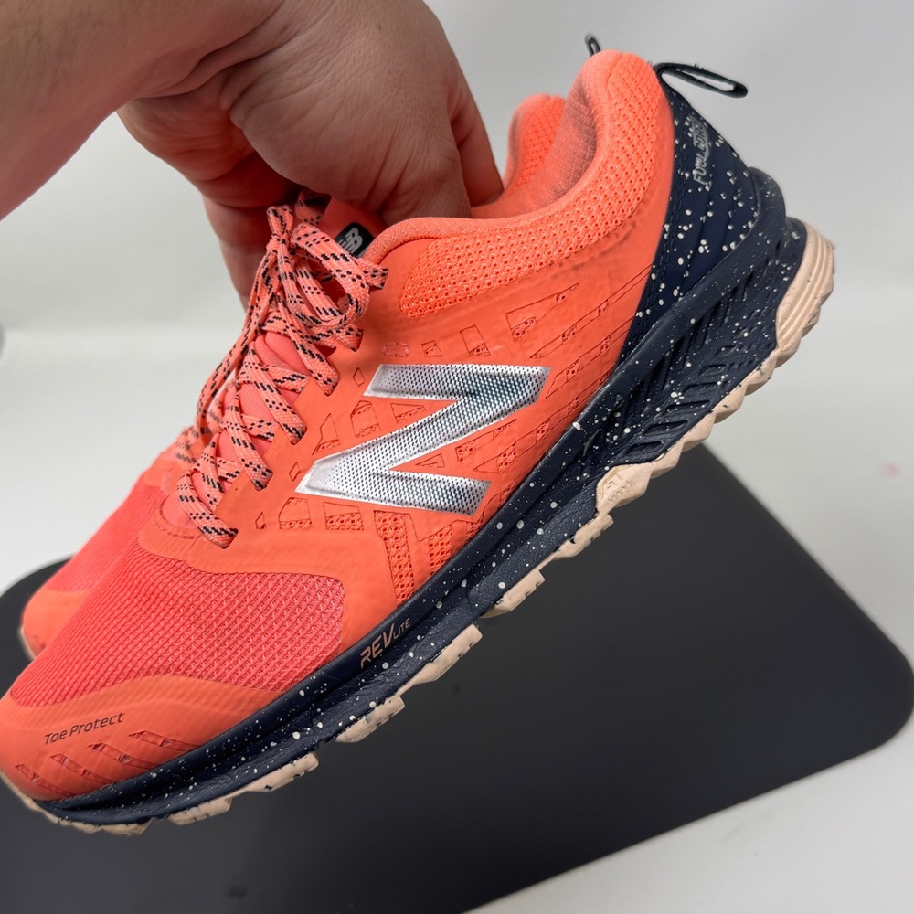 New Balance Sneakers Women's Sz 8 FuelCore Nitrel Trail Running Orange Black EUC - Picture 3 of 11